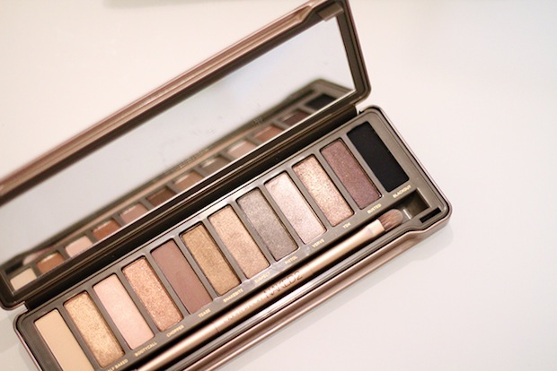 Holiday Gift Giving Guide for the Ladies - Urban Decay Naked 2