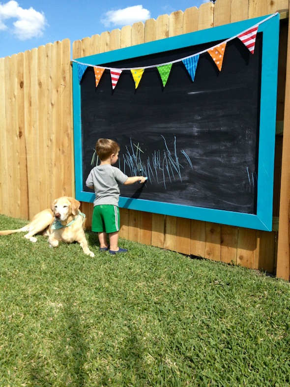 outdoor chalkboard - j and hanna - the good life blog (1)